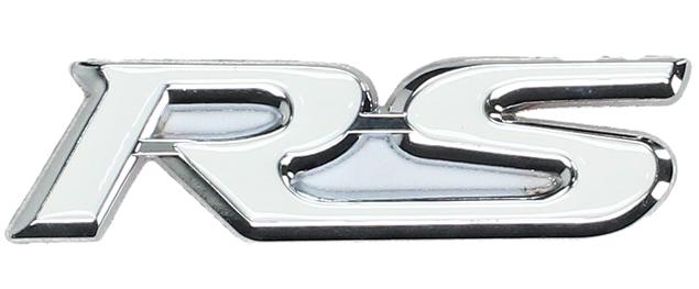 Kovová samolepka RS – bílá (9 × 2,5 cm)