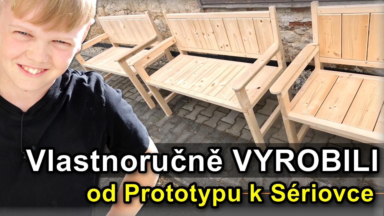 Neměli jsme na čem sedět, tak jsme začali vyrábět lavičky.