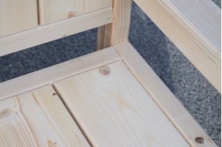 Foto 10 - Masivní dřevěná lavička s opěradlem a područkami Heavy Duty I